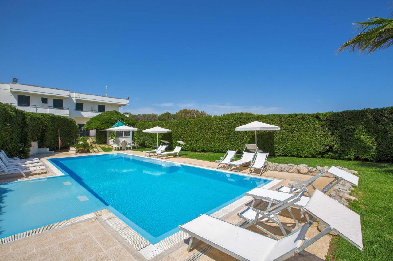 Residence Punta Cassano - In Piscina Sulla Spiaggia Di Sabbia 新福卡 外观 照片