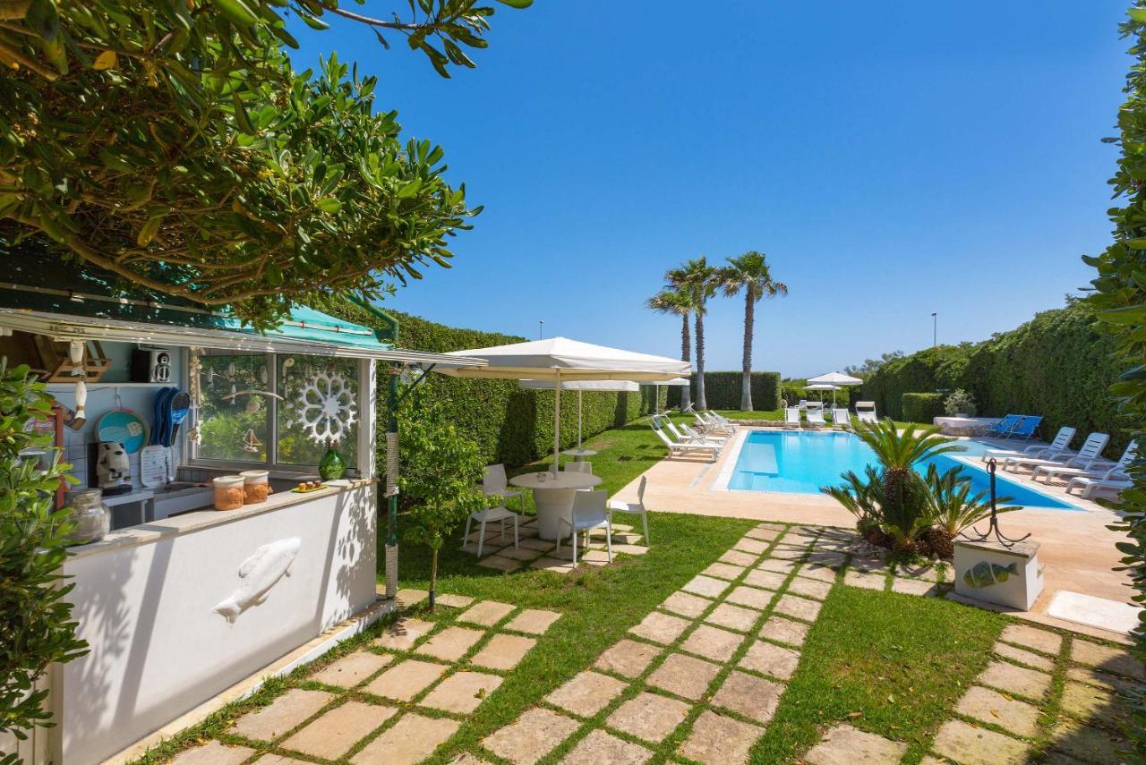 Residence Punta Cassano - In Piscina Sulla Spiaggia Di Sabbia 新福卡 外观 照片