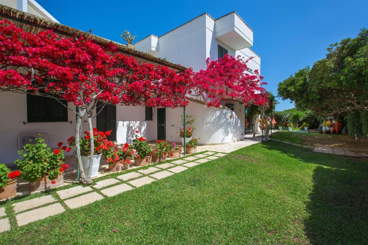 Residence Punta Cassano - In Piscina Sulla Spiaggia Di Sabbia 新福卡 外观 照片