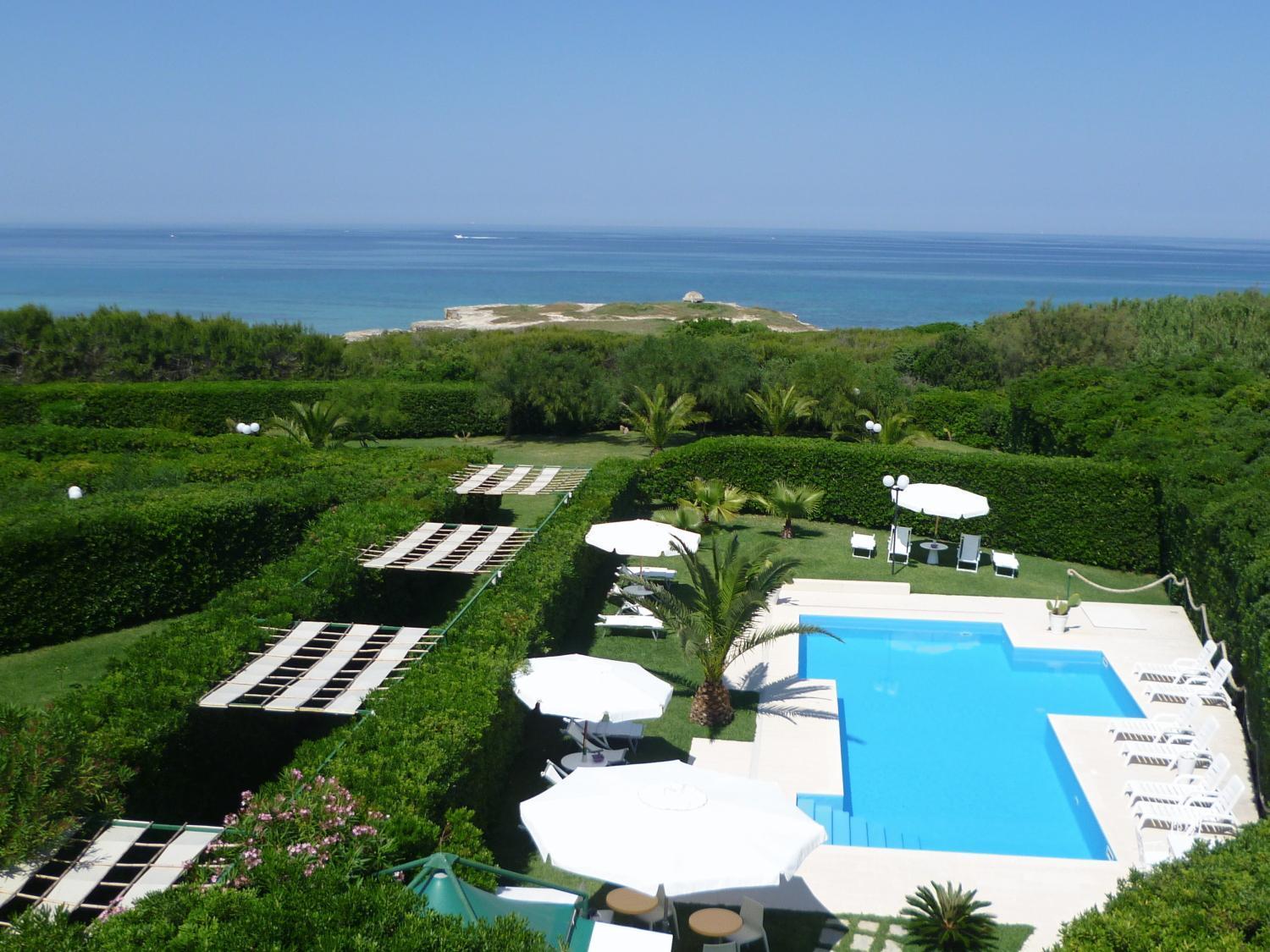 Residence Punta Cassano - In Piscina Sulla Spiaggia Di Sabbia 新福卡 外观 照片