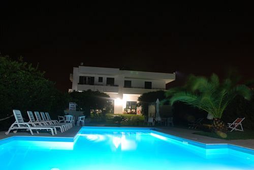 Residence Punta Cassano - In Piscina Sulla Spiaggia Di Sabbia 新福卡 外观 照片